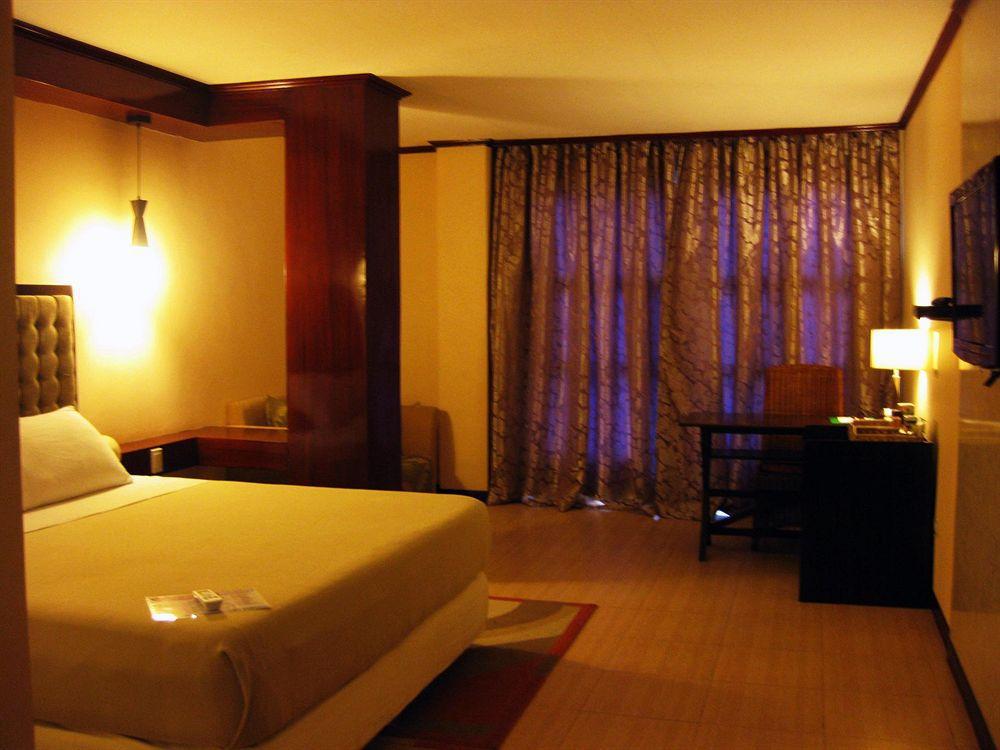Dulcinea hotel y Suites Isla de Mactán Exterior foto